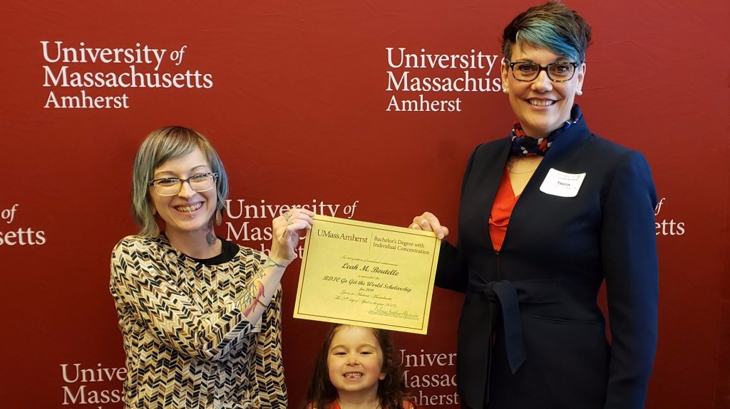 Leah displays her award alongside her daughter.